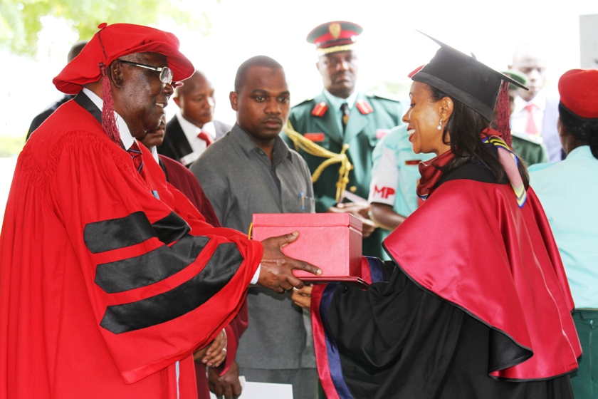Makamu wa pili wa Rais wa Zanzibar awatunuku Wahitimu wa  Chuo cha Ulinzi wa Taifa