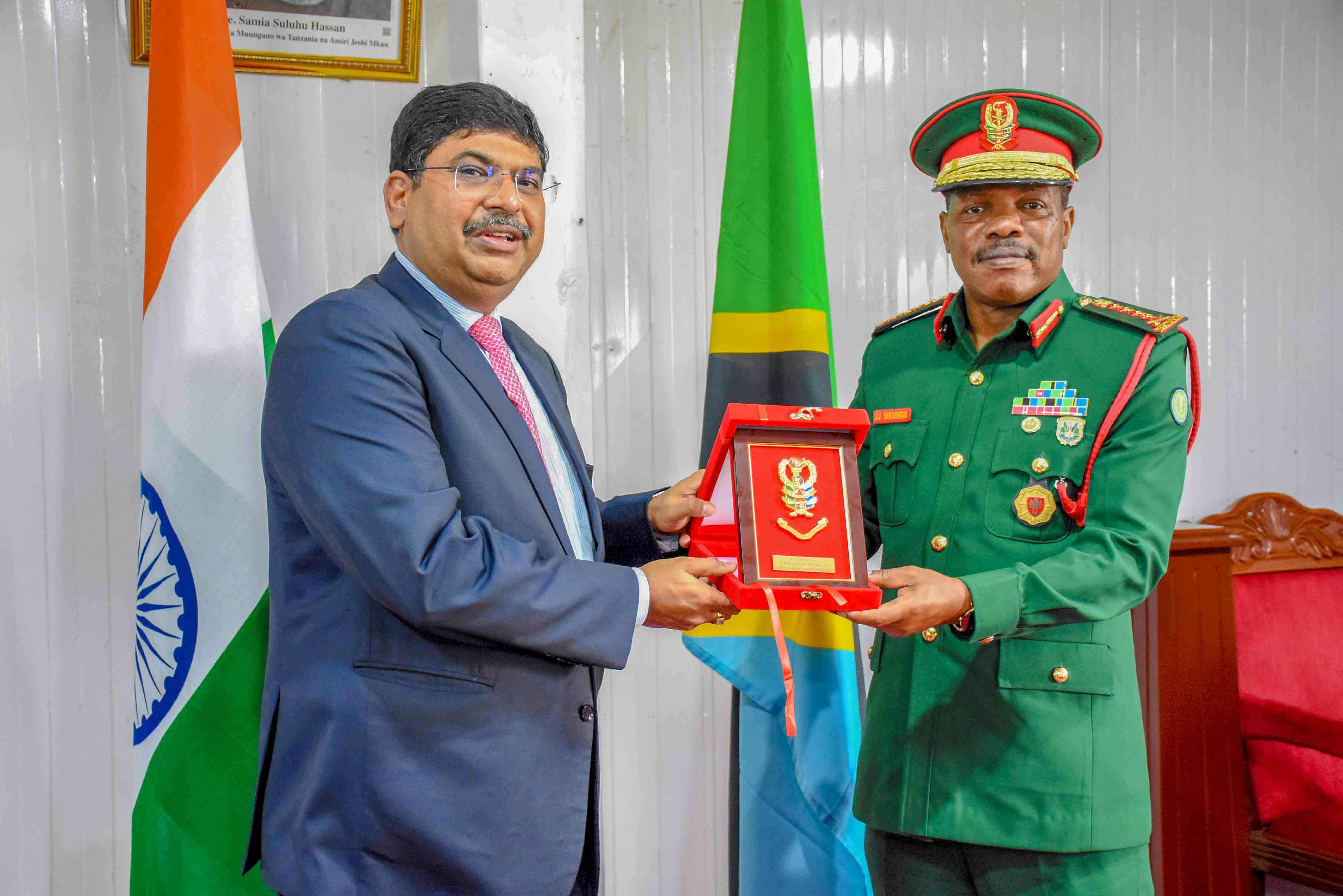 Jenerali Mkunda ateta na Balozi wa India nchini Tanzania