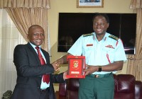 Mkuu wa Jeshi la Lesotho akutana na mwenyeji wake Jenerali Davis Mwamunyange