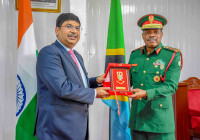Jenerali Mkunda ateta na Balozi wa India nchini Tanzania